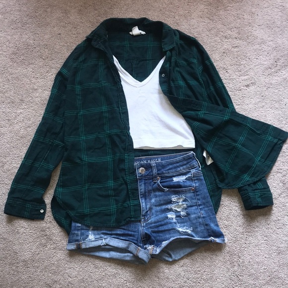 H&M Tops - H&M oversized forest green shirt